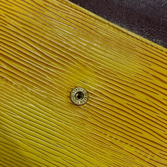 Authentic Louis Vuitton Long Epi Leather Wallet🌷 - Picture 8 of 13